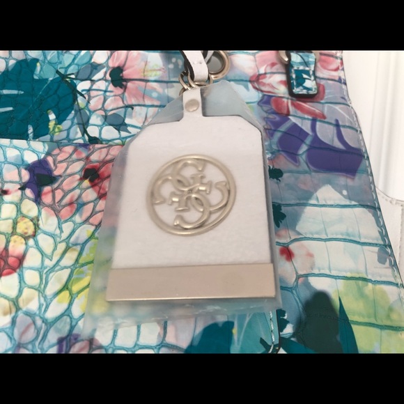 Brand new Guess floral print w/h embossed croc bag - Picture 3 of 5